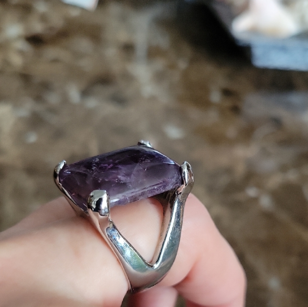 Elegant Amethyst Ring